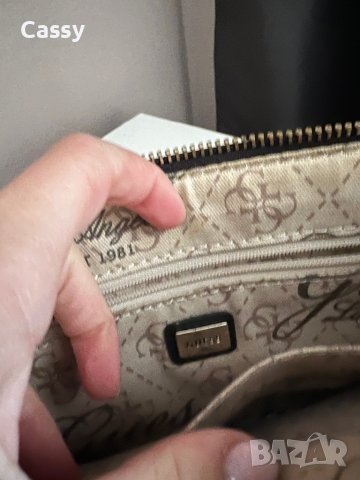 Чисто нова чанта Guess, снимка 5 - Чанти - 42919686