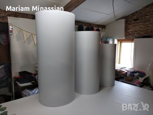Бели цилиндри под наем