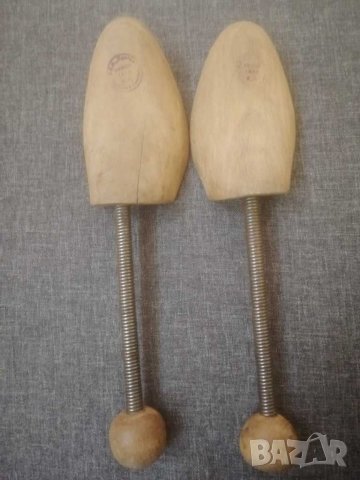 Стари пружини, обтегачи, калъпи за обувки. 