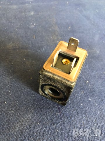 бобина и конектор пневматика 24VDC разпределител магнет вентил, снимка 4 - Резервни части за машини - 42481940