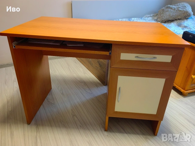 Бюро и стол