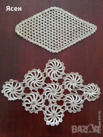 Ръчно плетени дантелени подложки.Двете за общо 3евро.