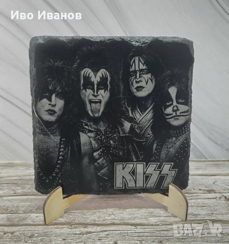 Гравирана гранитена плочка KISS
