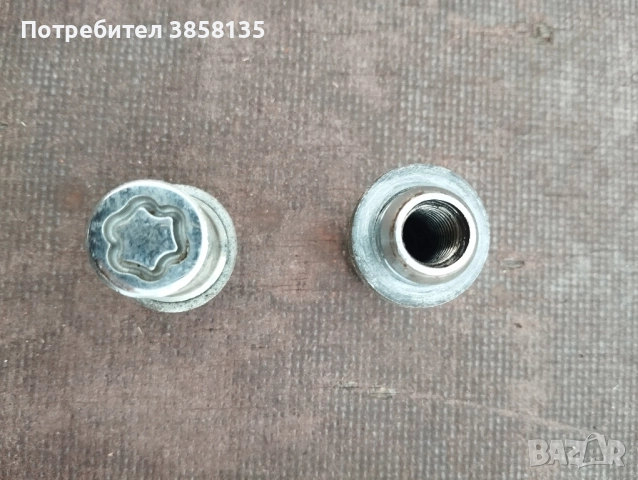 Оригинални секретни гайки Тойота с ключ, снимка 2 - Аксесоари и консумативи - 52266083