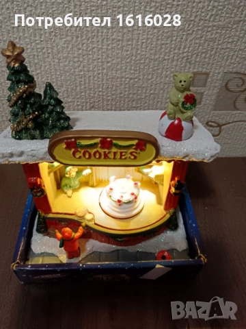 Коледна LED и музикална сцена Магазин за сладкиши с 8 мелодии,светлени и въртяща се торта., снимка 16 - Декорация за дома - 48436723