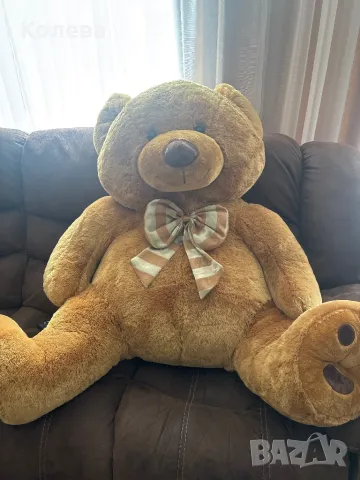 Голяма плюшена играчка мечо