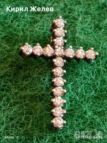 Красив стилен дизайн сребърен кръст с инкрустирани кристали Мойсанит 52622, снимка 2 - Колиета, медальони, синджири - 52933329