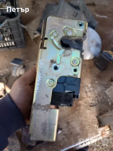 Предна лява брава Форд транзит 2000-2014г 