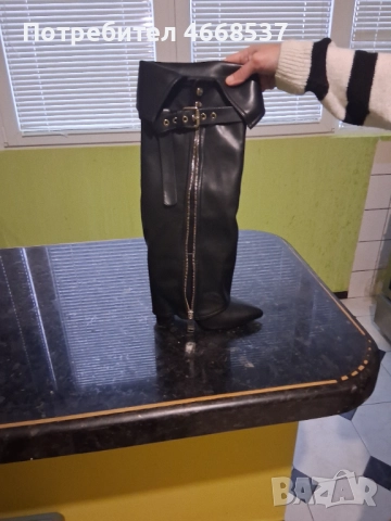 Чисто нови ботуши