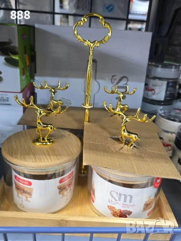 поднос с бурканчета 