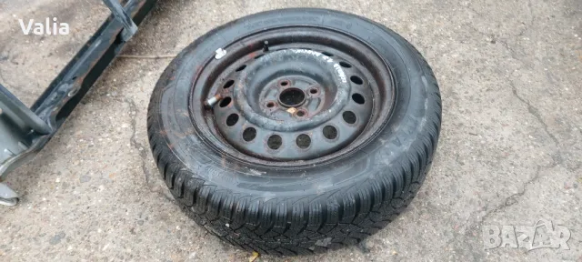 зимни гуми 195/60R15, снимка 2 - Гуми и джанти - 47997478