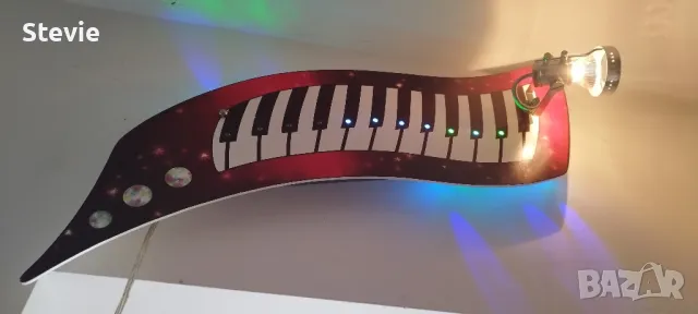 Стенен декор - пиано с лампичка