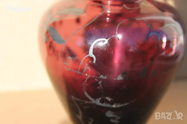 Ваза с вишнево стъкло със сребърна украса /1900-тната година/, снимка 3 - Други ценни предмети - 47580944