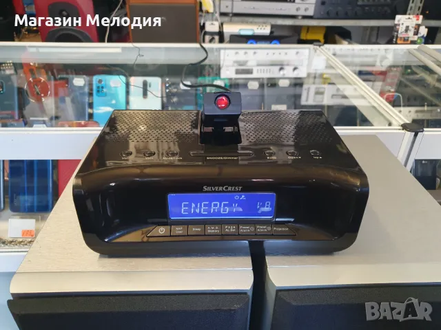 Радио с часовник и будилник Silver Crest SPU 900 A1 Има прожектор за часовник на стена.