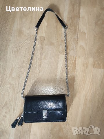 Дамска черна чанта CROPP змийски принт  цена 12 лв., снимка 1 - Чанти - 42697716