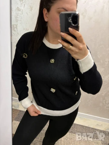 Пуловер с брошки  , снимка 2 - Блузи с дълъг ръкав и пуловери - 50922473