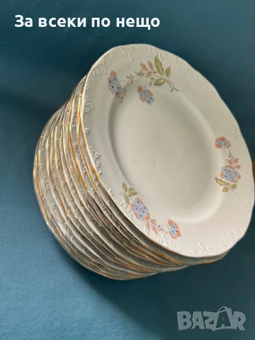 12 броя Български порцеланови чинии - Разград , златен кант, снимка 3 - Чинии - 50460157