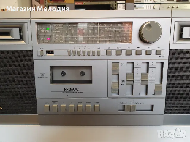 Радиокасетофон Grundig RR 3600 В отлично техническо и визуално състояние., снимка 7 - Радиокасетофони, транзистори - 49343657