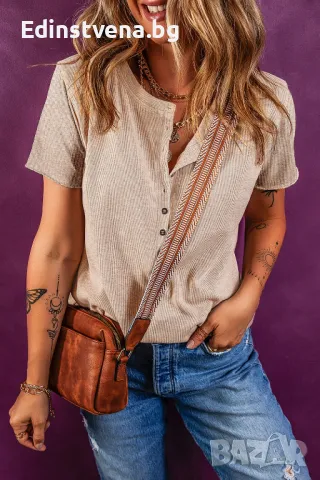 Дамска блуза в бежово с къс ръкав и копчета, снимка 1