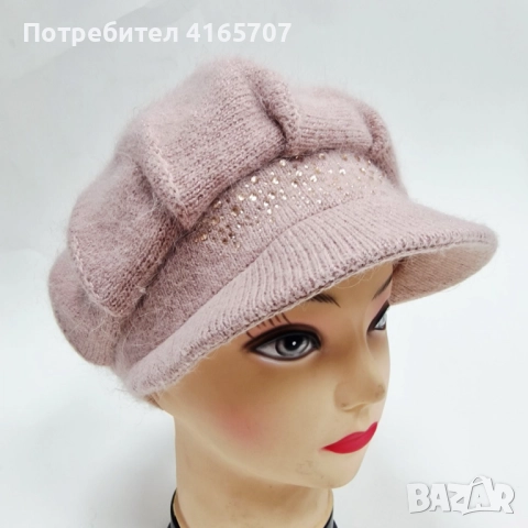 Дамска зимна плетена шапка с козирка и декоративни камъчета, снимка 3 - Шапки - 52665637