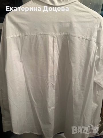 Бяла риза, с декоративни копчета на ръкавите, снимка 3 - Блузи с дълъг ръкав и пуловери - 52717583