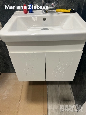 Шкаф за баня с мивка