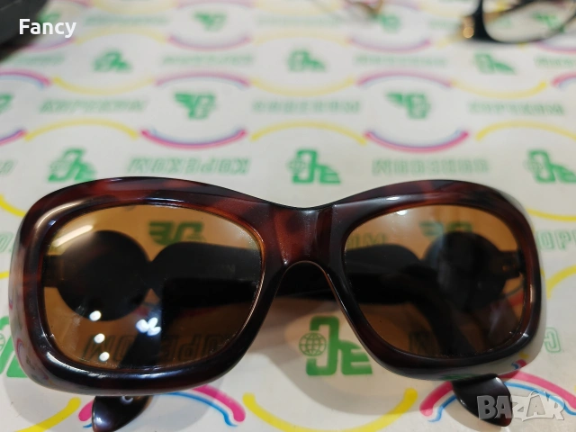 Оригинални слънчеви очила Gianni Versace, снимка 9 - Слънчеви и диоптрични очила - 53358508