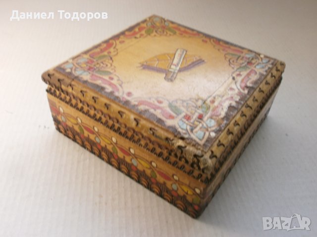Стара  Дървена Табакера, Дървена  Кутия с Пирограф , снимка 2 - Табакери - 38384343