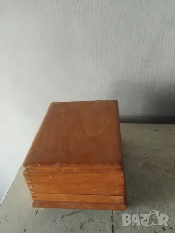 стара дървена кутия