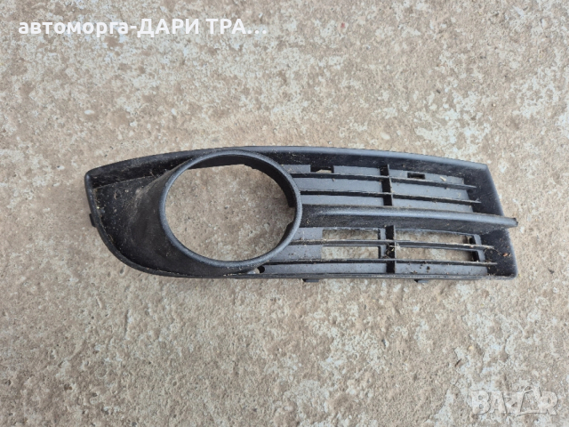 Дясна решетка в бронята за Фолкваген Тоуран 2003-2008г с отвор за халоген(Оригинал) 