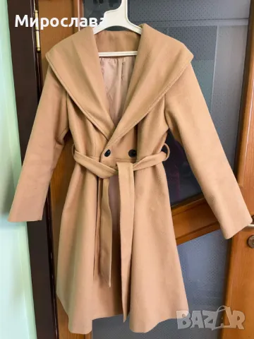 Елегантно бежаво палто 