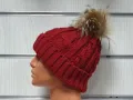 Нова дамска плетена шапка с помпон/пух в червен цвят, снимка 6