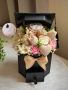 Букет с цветя от соев восък в кутия за абитуриент - черна шапка , снимка 2