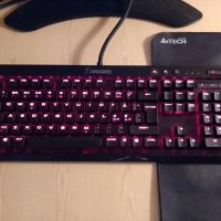 Клавиатура Corsair K70 Vengeance Cherry MX , снимка 4 - Клавиатури и мишки - 42080127