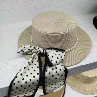 Елегнтна дамска сламена шапка в стилен дизайн с перли и пандела на точки, снимка 3 - Шапки - 44622836