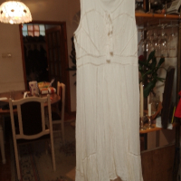  Промоция за 8-ми март 30 лв. Дълга,бяла рокля с бродерия асиметрична L номер, цена 33 лв., снимка 1 - Рокли - 44636261