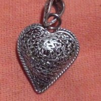 Сребърен медальон: сърчице от филигран 💥, снимка 1 - Колиета, медальони, синджири - 31882353