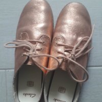детски обувки Clarks боси и златисти, снимка 3 - Детски обувки - 40351159