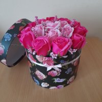 Голяма кутия със сапунени рози , снимка 5 - Изкуствени цветя - 38114729