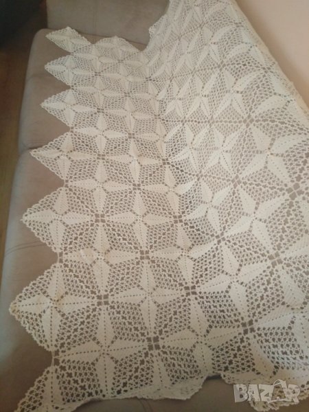 ДАНТЕЛЕНА ПОКРИВКА ПЛЕТЕНА НА ЕДНА КУКА, снимка 1