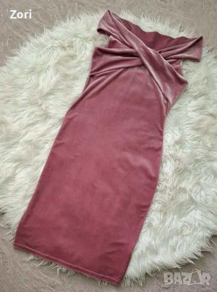 УНИКАЛНА рокля по тялото от розово кадифе с отворени рамене , снимка 1