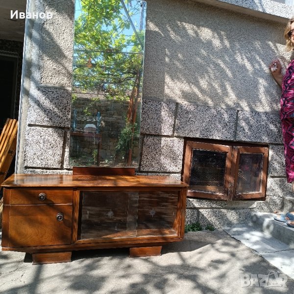 Продавам старинно шкафче с огледало., снимка 1