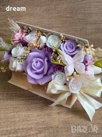 Аранжировка с цветя от соев восък, снимка 10 - Подаръци за жени - 54356096