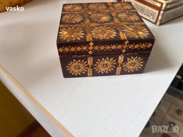 Стара дървена кутия, снимка 2 - Други ценни предмети - 52902947