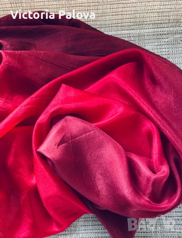 Луксозен копринен шал YAM YAM - OMBRE RUBY RED