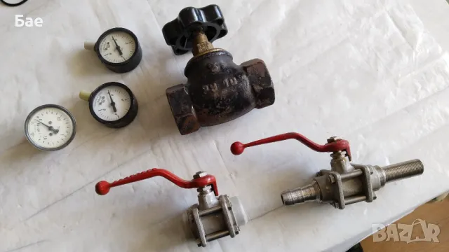Кранове за вода спирателни и манометри, снимка 1