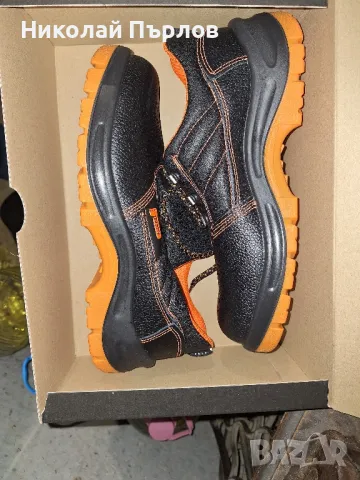 Продавам обезопасени обувки