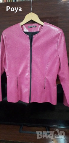 Продавам дамски яке
