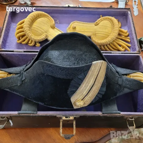 уникален комплект на виш военноморски офицер шапка и еполети