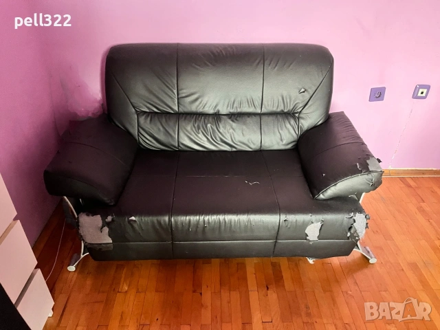 Подарявам черен кожен диван